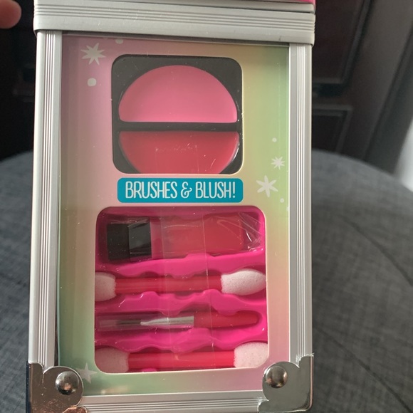 My Look On- the -Go Beauty Caddy. - Picture 6 of 6